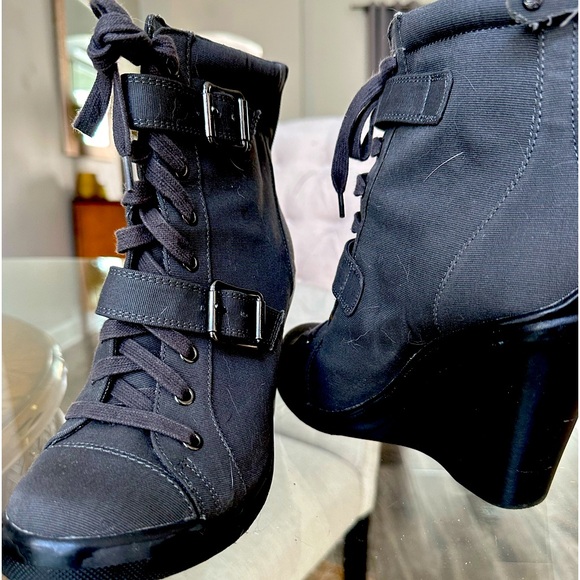 Simply Vera Vera Wang gray canvas boots buckles lace-up - Picture 6 of 7